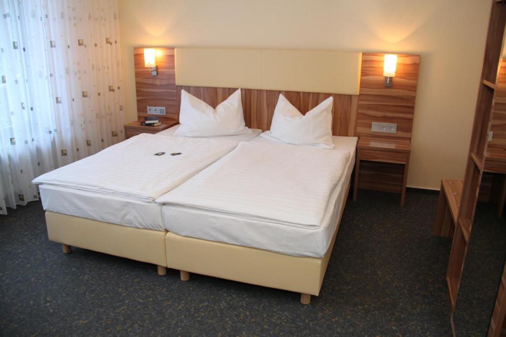 Landhotel Karrenberg Kirchberg an der Jagst Δωμάτιο φωτογραφία